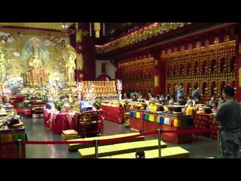 Singapore Chinatown temple worship