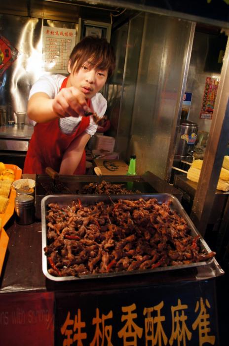rp_Dong-Hua-Men-Night-Market-Beijing-_41_