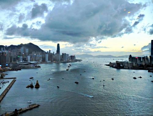 rp_Grand-Harbor-HK-handover-fireworks-_1_